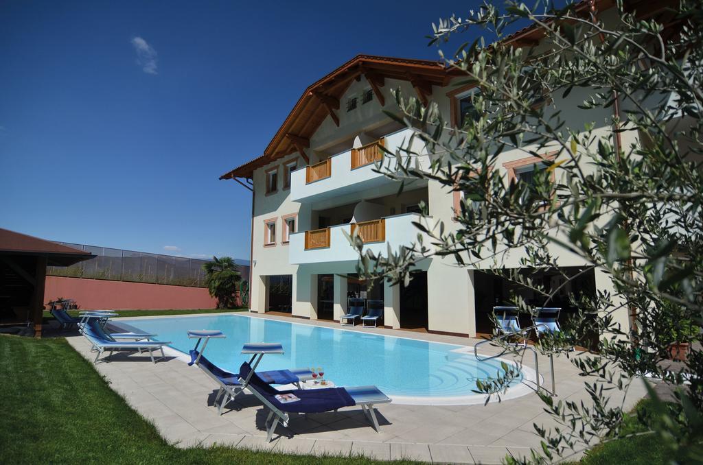 Garni Hotel Peterlinhof Caldaro Exterior photo