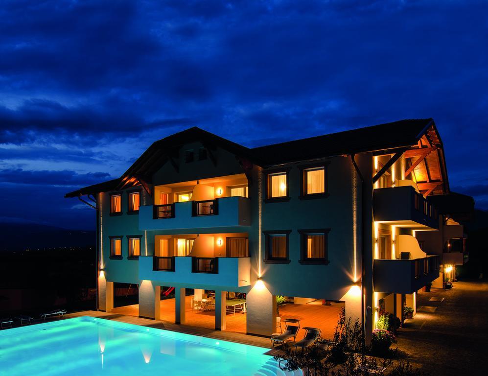 Garni Hotel Peterlinhof Caldaro Exterior photo