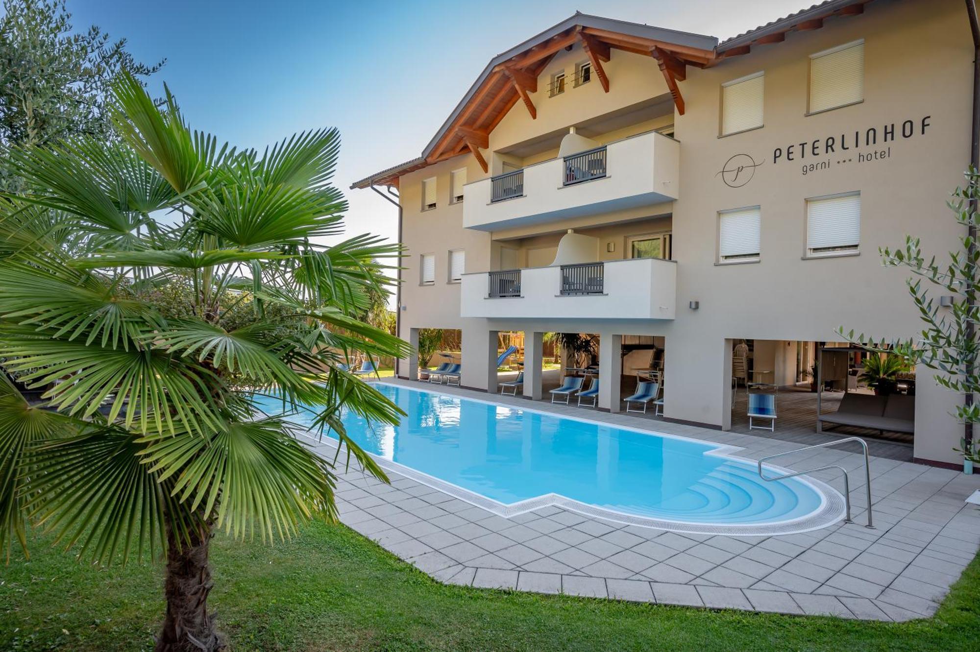 Garni Hotel Peterlinhof Caldaro Exterior photo