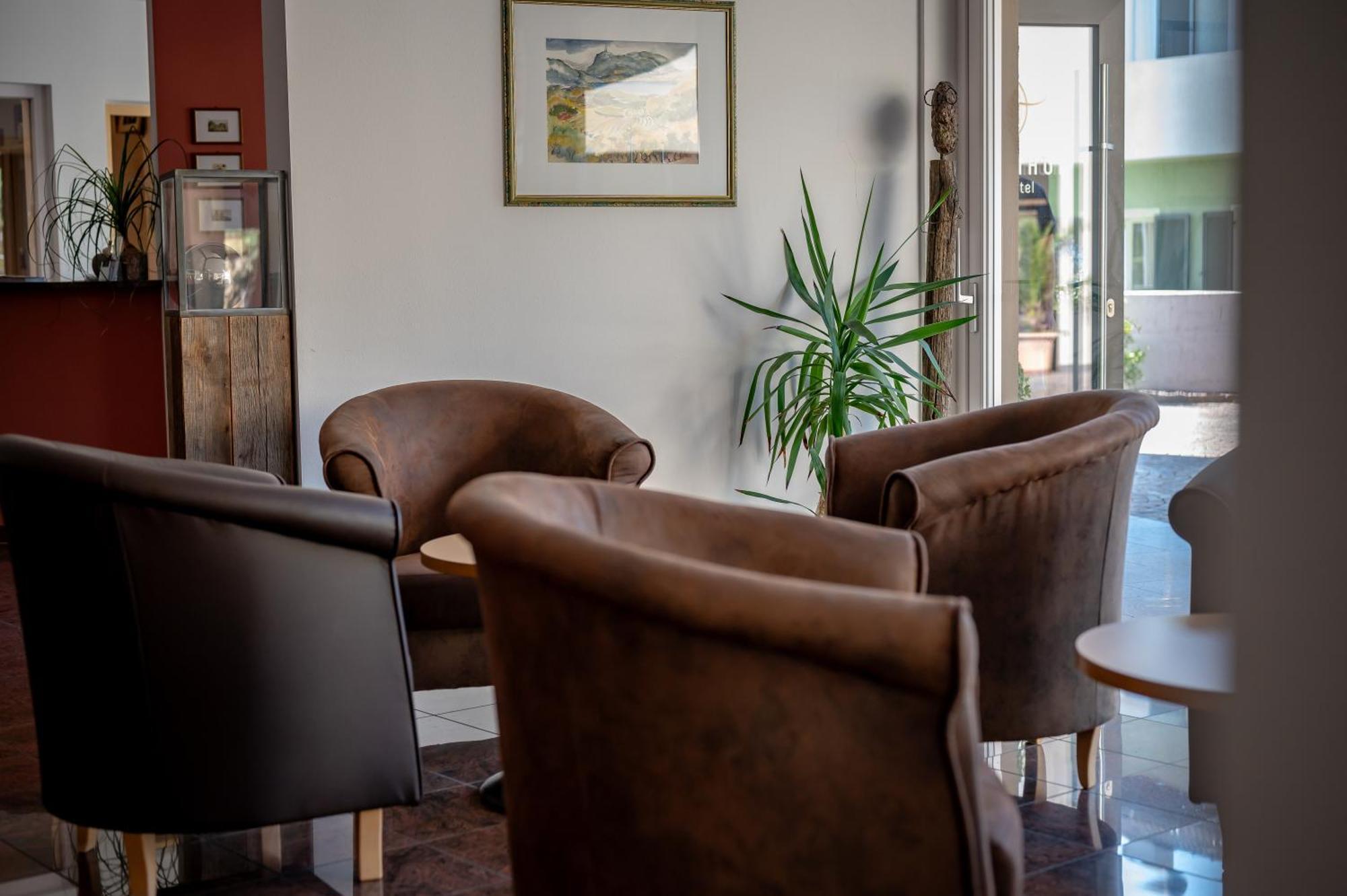 Garni Hotel Peterlinhof Caldaro Exterior photo