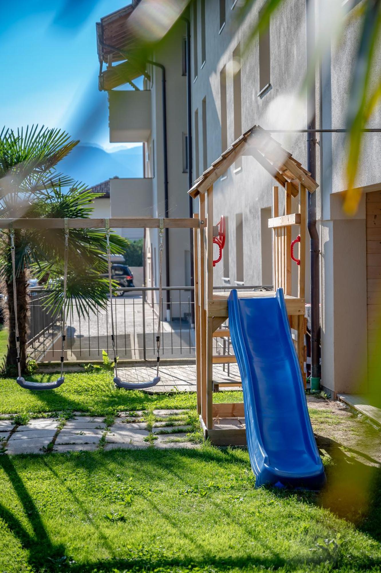 Garni Hotel Peterlinhof Caldaro Exterior photo