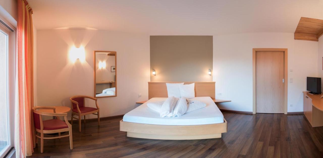 Garni Hotel Peterlinhof Caldaro Exterior photo